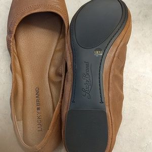Tan flats